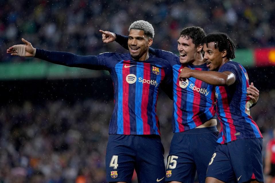 تشيلسي يخطط للتعاقدمع مدافع برشلونة