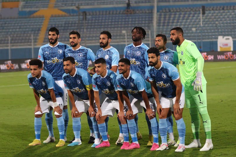 بعد عطل طائرة الأهلي.. سائق مازيمبي يحطم حافلة بيراميدز في الكونغو