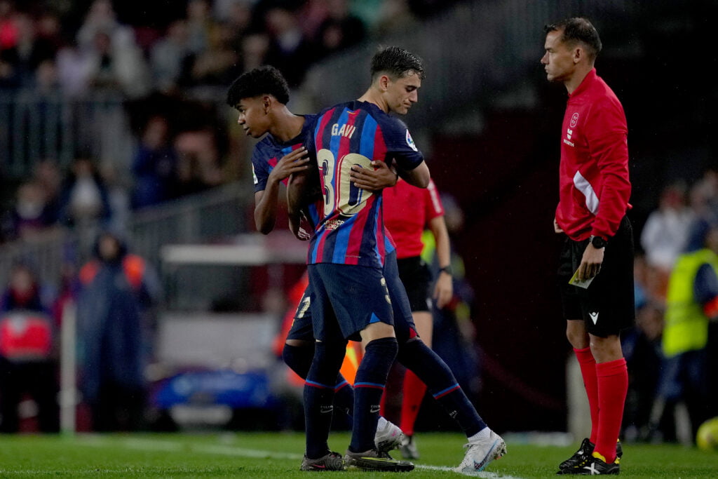 برشلونة يكافئ "جوهرة" الفريق برقم قميص ميسي