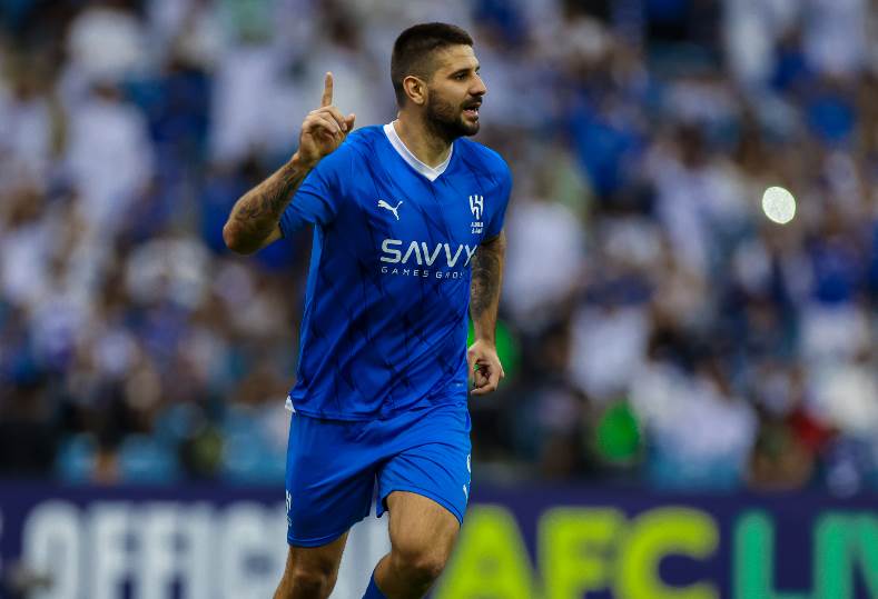 جيسوس يستقر على بديل ميتروفيتش بهجوم الهلال ضد الاتحاد