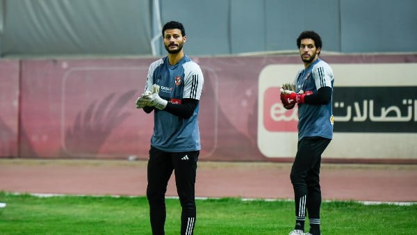 الأهلي يضحي بحارس مرمى الفريق بسبب الشناوي وشوبير