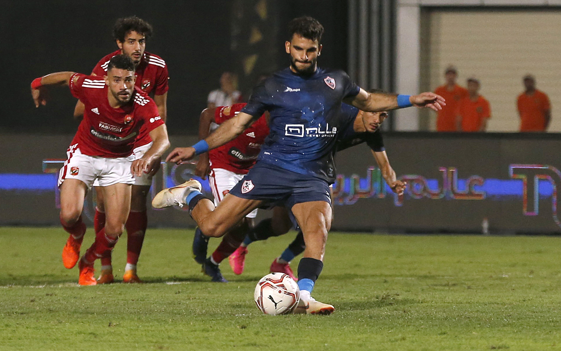 القنوات الناقلة لمباراة الزمالك والأهلي اليوم