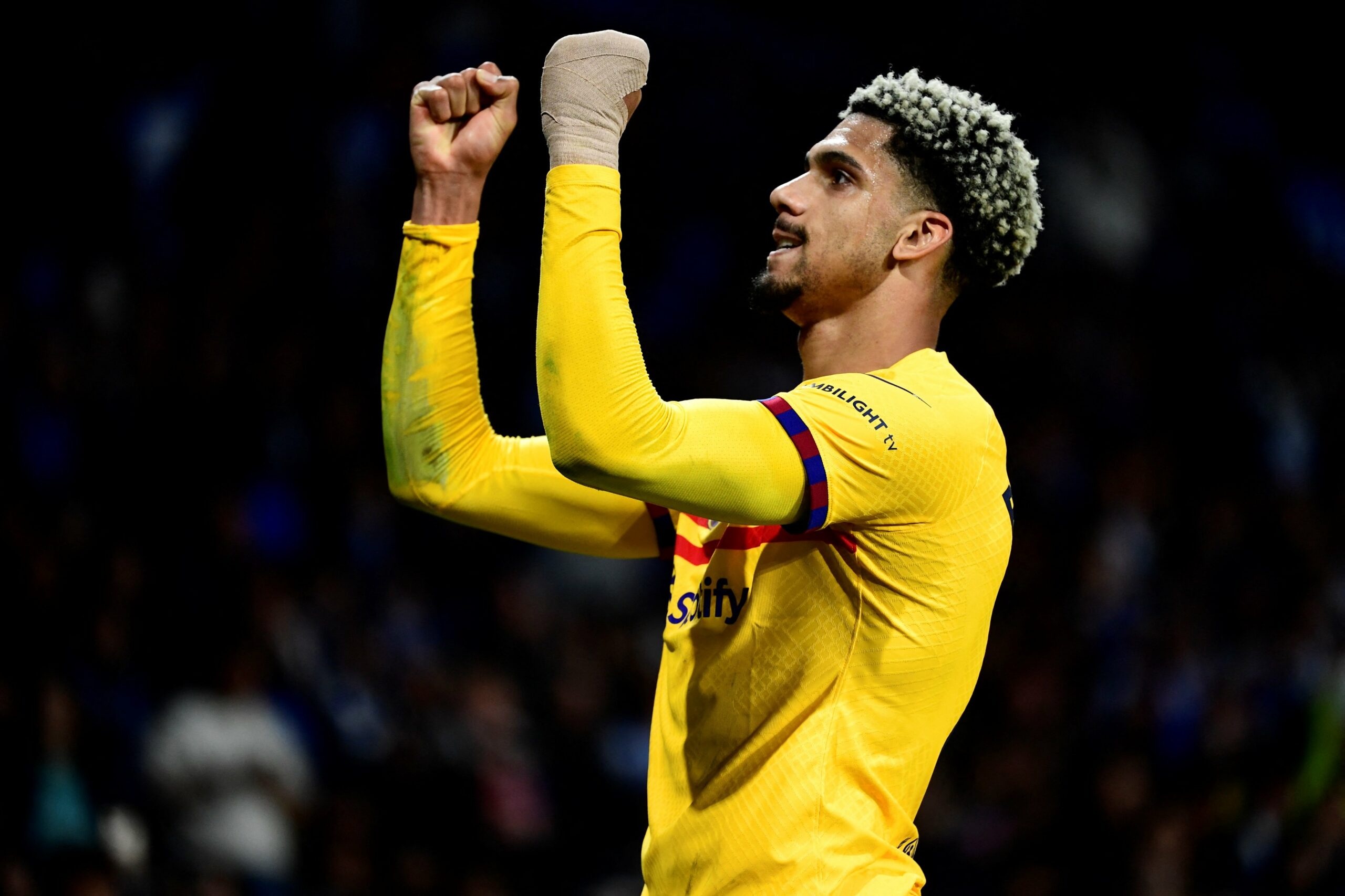برشلونة يحسم موقفه النهائى من رحيل رونالد أراخو الصيف المقبل