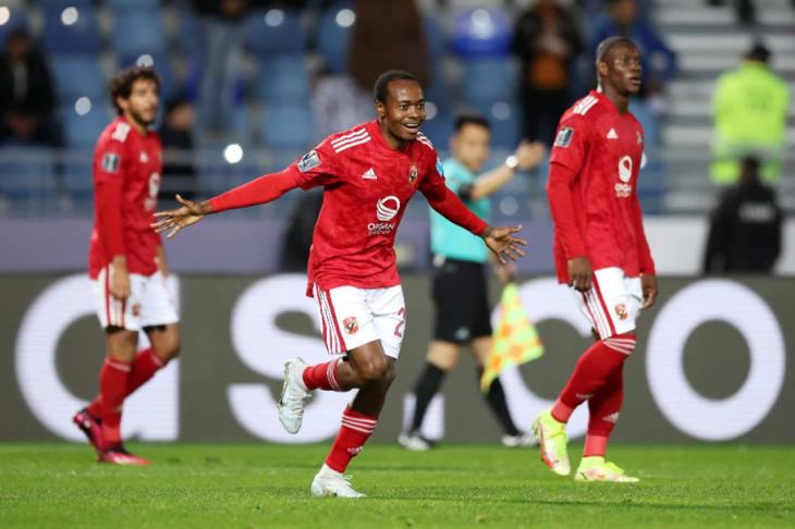 بيرسي تاو مرشح للإنتقال إلى الزمالك بعد مغادرة الأهلي