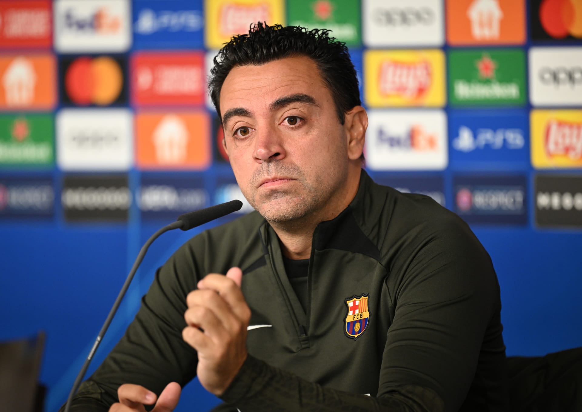 تشافي يقترب من تدريب عملاق الدوري الإيطالي بعد مغادرة برشلونة.. مفاوضات سرية