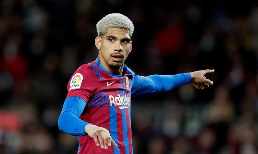 رونالدو أراخو "يخون" برشلونة بمفاوضات رسمية مع بايرن ميونخ