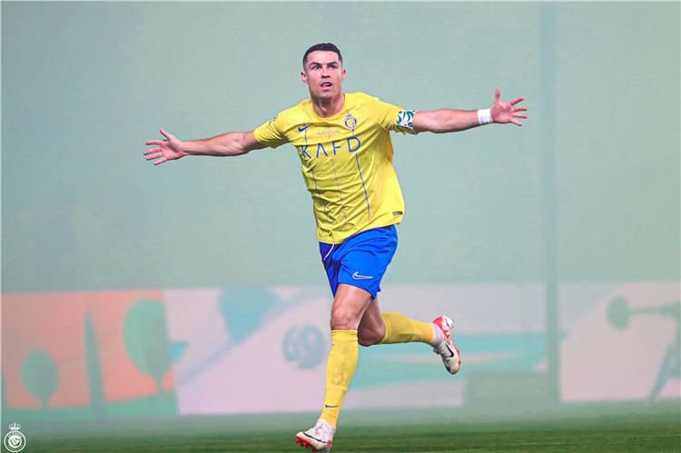 رونالدو يواصل صناعة التاريخ في الدوري السعودي.. جائزة جديدة ورقم قياسي