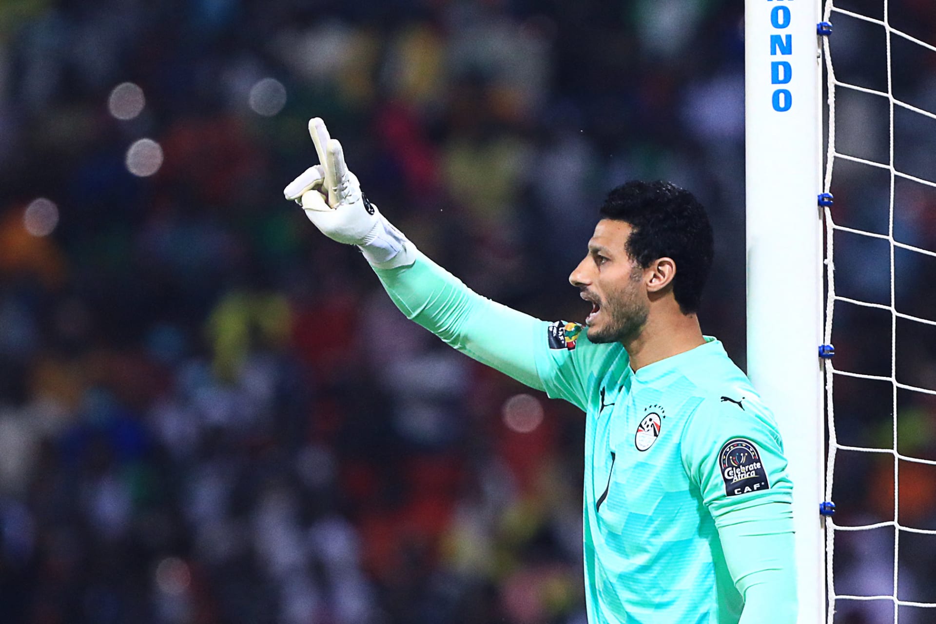 زلزال في الأهلي بسبب غضب محمد الشناوي
