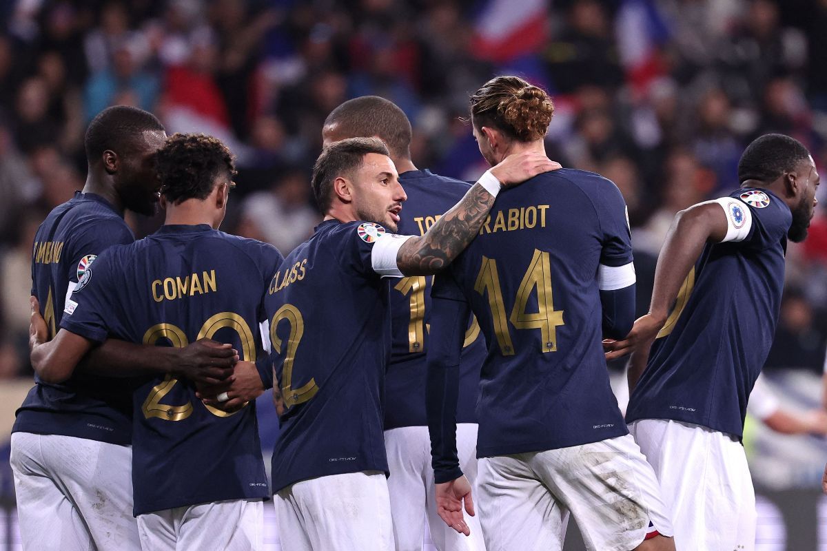 صراع ثلاثي على نجم المنتخب الفرنسي