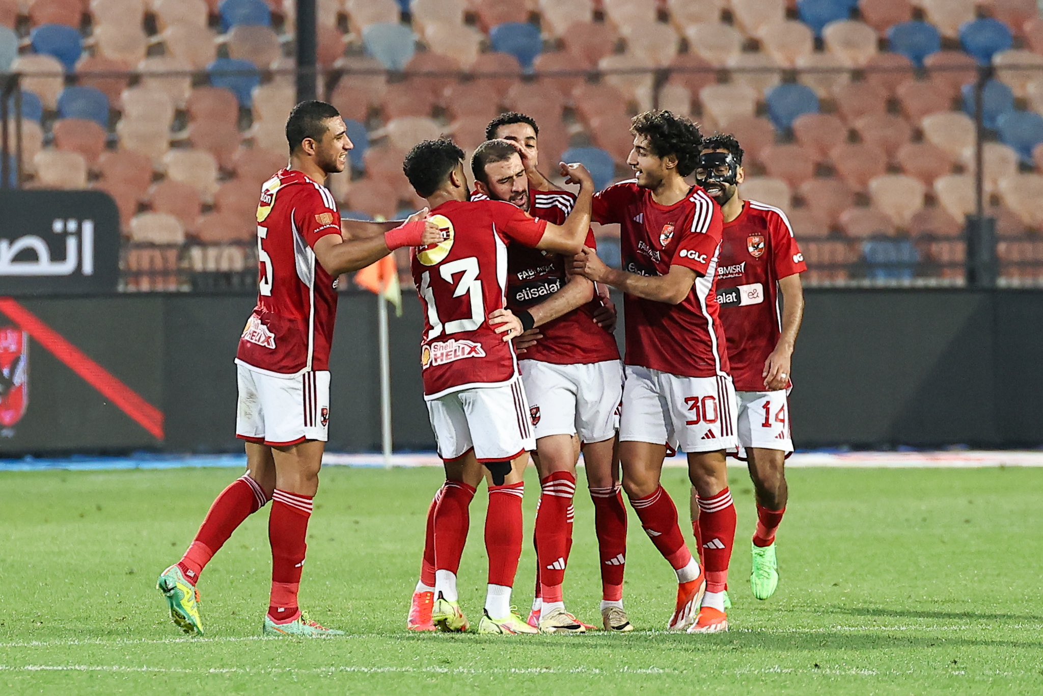 بالأسماء.. الأهلي يحسم صفقتين "أجانب" في خط الدفاع من خارج الدوري المصري