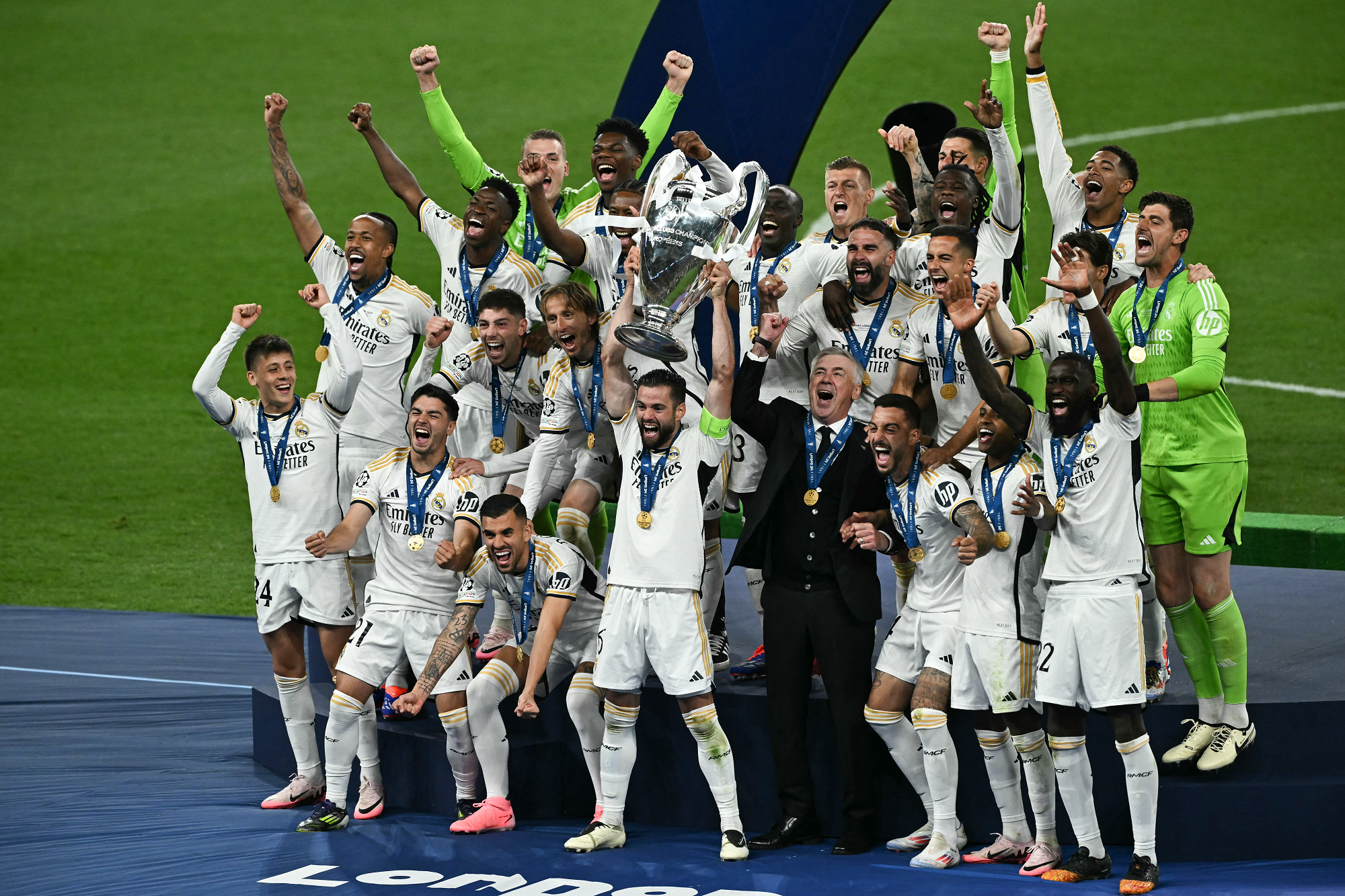 نجم ريال مدريد يتراجع عن قرار الرحيل في نهاية الموسم.. مفاجأة جديدة